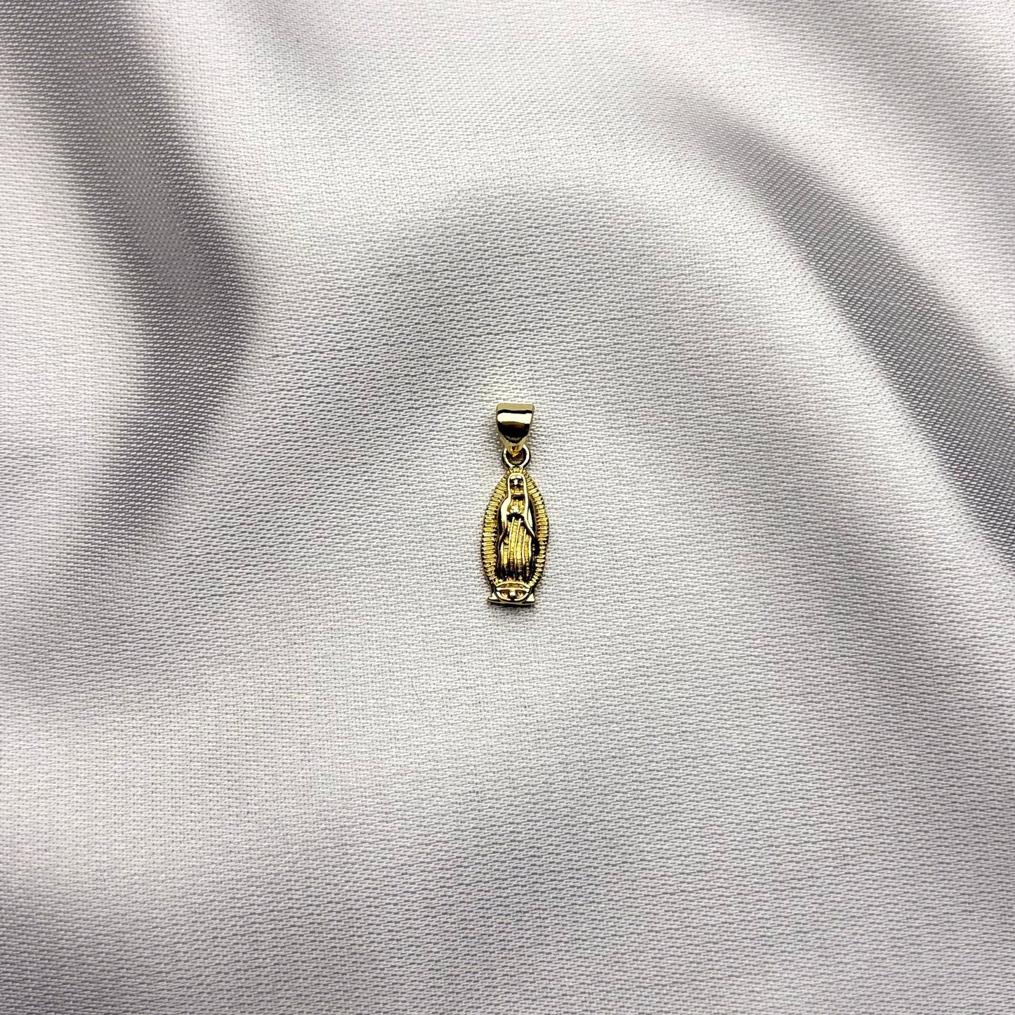 Dije Virgen de Luz laminado en oro 14K